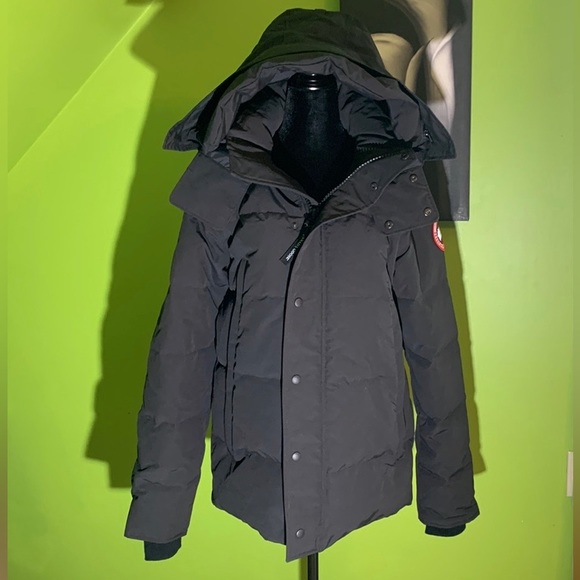 Canada Goose Wyndham Parka with Hood Trim - Picture 8 of 17